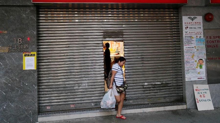 Warga Hong Kong kuras ATM dan borong sembako