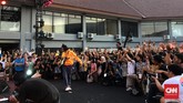 The Panturas yang mengusung genre rock selancar kontemporer ini berhasil membuat suasana penonton Synchronize Fest 2019 ‘panas’. (CNN Indonesia/M Andika Putra)