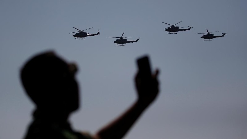 HUT TNI tahun ini mengambil tema 'TNI Profesional Kebanggaan Rakyat'.