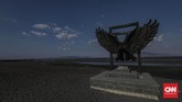 Salah satu sudut berfoto di Pantai Boom. (CNN Indonesia/Bisma Septalisma)