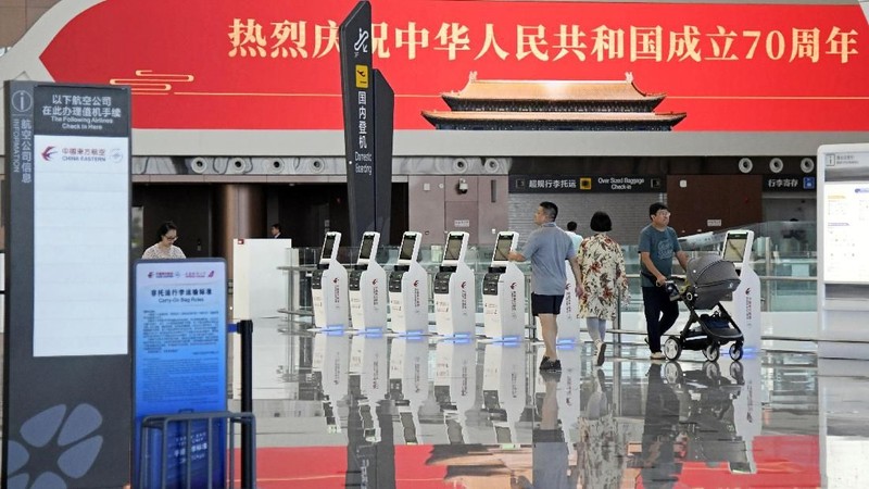 Pembangunan bandara ini menghabiskan dana USD 63,3 miliar atau setara Rp882 triliun.