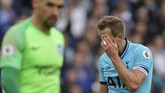 Tottenham Hotspur menelan kekalahan telak 0-3 dari Brighton&Hove Albion. Kekalahan ini juga diwarnai oleh cedera Hugo Lloris. (AP Photo/Kirsty Wigglesworth)