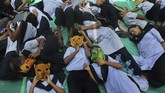 Sejumlah pelajar di Mumbai, India turut melakukan aksi unjuk rasa menentang perubahan iklim. (AP Photo/Rafiq Maqbool)