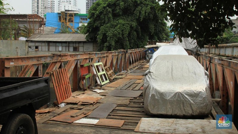 Jembatan tak bertuan peninggalan Presiden Suharto itu telah beralih fungsi.
