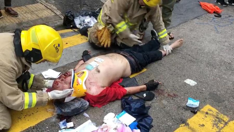 Taksi itu kemudian ditemukan telah rusak, dengan jendelanya rusak, plat nomor dicat dan benda-benda di mobil berserakan di tanah.