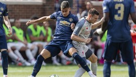 Liverpool Berpeluang Kalahkan Rekor Trofi MU di Musim Ini