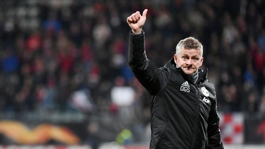 Memecat Solskjaer Bukan Solusi