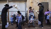 Perayaan ini terfokus pada pengakuan dosa dan pertobatan diri. (AP Photo/Oded Balilty)