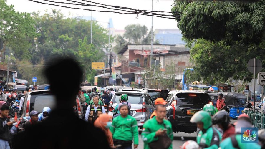 Ibarat jamur di musim hujan, ojek online baru kini bermunculan di jalan raya. Mereka menantang dominasi Grab dan Gojek begitu kuat.