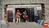 Selain itu, ada pula bekas gudang percetakan seluas 900 meter persegi yang direnovasi menjadi dua ruangan. Pertama, restoran seluas 450 meter persegi dan yang kedua jadi ruang pertunjukan dengan luas yang sama. (CNN Indonesia/ Adhi Wicaksono)
