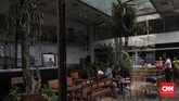Kurang lebih sebanyak 65 persen dari belasan rumah yang direnovasi itu menjadi 'lapak' dari para pengusaha kuliner lokal, sedangkan sisanya menyajikan produk selain makanan. (CNN Indonesia/ Adhi Wicaksono)