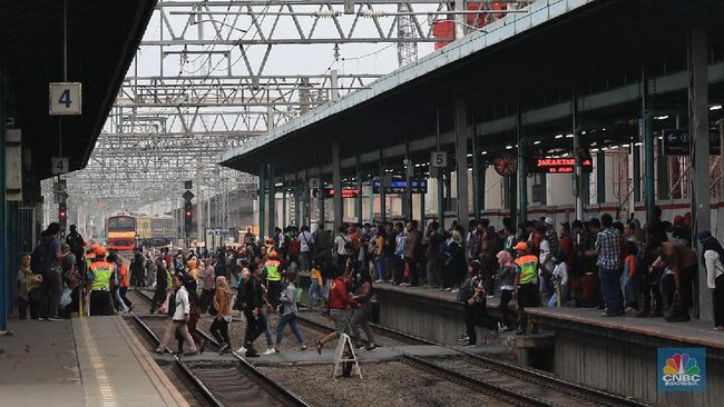 Hujan Deras, Perjalanan KRL Commuter Line Terganggu