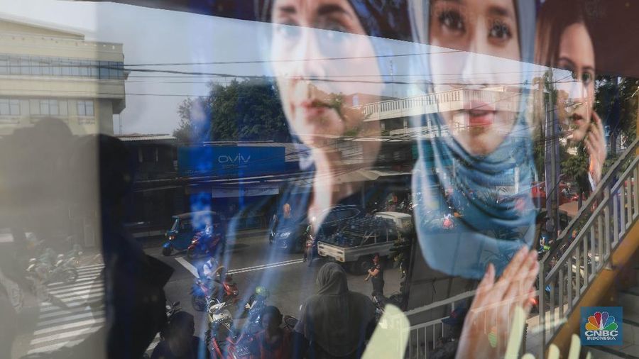 Bioskop ini berada didalam pasar Teluk Gong dan pengunjung yang ingin menonton film di bioskop tersebut dikenakan tarif sebesar Rp 15.000 per orang.