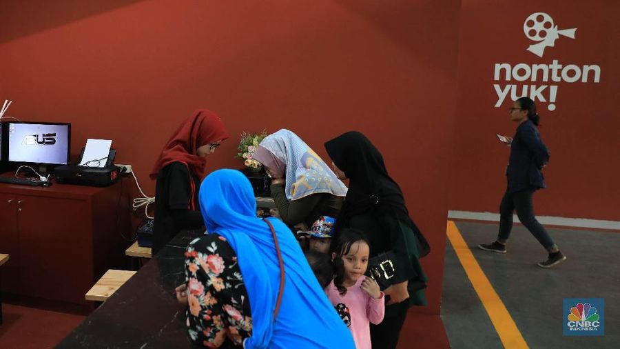 Bioskop ini berada didalam pasar Teluk Gong dan pengunjung yang ingin menonton film di bioskop tersebut dikenakan tarif sebesar Rp 15.000 per orang.