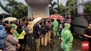 Konser Shawn Mendes di Sentul Disambut Hujan