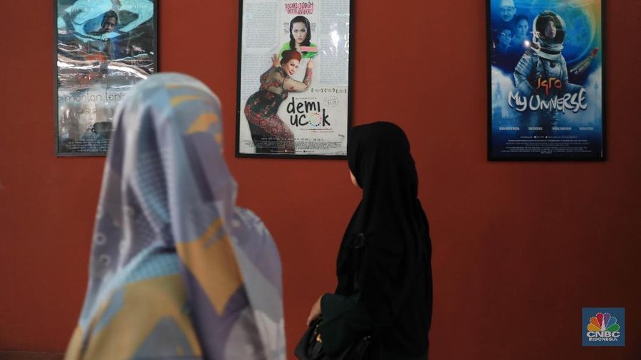 Bioskop ini berada didalam pasar Teluk Gong dan pengunjung yang ingin menonton film di bioskop tersebut dikenakan tarif sebesar Rp 15.000 per orang.
