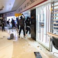 Hong Kong Kembali Rusuh, Stasiun MRT Dilempar Bom