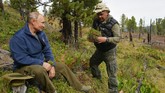 Putin sudah beberapa kali menjelajahi kawasan pegunungan di Tuva, sambil memancing atau berenang di danau dan sungai setempat. (Alexei Druzhinin, Sputnik, Kremlin Pool Photo via AP)