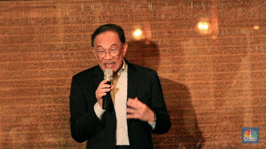 Mantan Wakil Perdana Menteri Malaysia Dato Anwar Ibrahim menghadiri acara takziah di rumah Presiden ke-3 RI