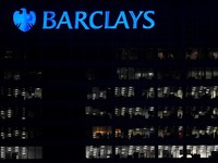 Bergaul dengan Penjahat Seks, CEO Bank Ini Mundur