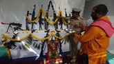 Perayaan dimulai saat memasuki bulan Asvin, salah satu bulan di kalender India dalam tahun Saka. (AP Photo/Ajit Solanki)
