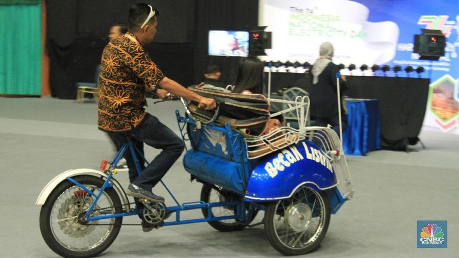 Becak Listrik (CNBC Indonesia/Tri Susilo)