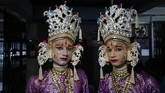 Pada hari pertama bulan Asvin, masyarakat berpuasa sampai hari ke-9 dengan tidak mengkonsumsi makanan dari biji-bijian. (AP Photo/Rajesh Kumar Singh)