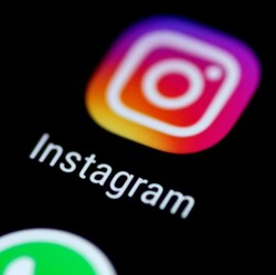 Cara Aktifkan Instagram Dark Mode & FItur Following Dihapus
