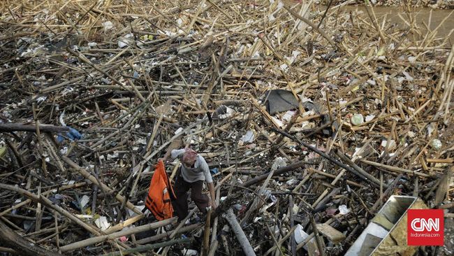 33 Ton Sampah Sisa Banjir DKI Diangkut, Mayoritas Perabot