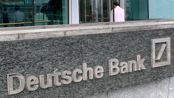 FILE PHOTO: The logo of Deutsche bank is seen in Hong Kong, China July 8, 2019. REUTERS/Tyrone Siu/File Photo