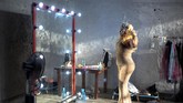 Diabolique adalah festival gaya hidup dewasa terbesar di Afrika. Di sini pengunjung bisa menyaksikan pertunjukan seni, peragaan fesyen, sampai konser musik elektronik. (AFP/Luca Sola)