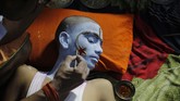 Biasanya, bulan Asvin jatuh di bulan September atau Oktober di tahun Masehi. (AP Photo/Rajesh Kumar Singh)
