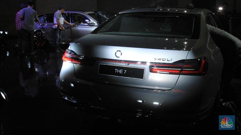 Mobil rakitan di pabrik perakitan Sunter, Jakarta Utara ini hadir dalam dua varian yakni, New BMW 740Li Opulence dan New BMW 730Li Sport.