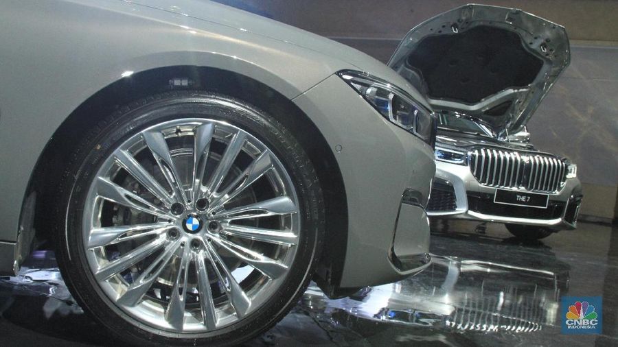Mobil rakitan di pabrik perakitan Sunter, Jakarta Utara ini hadir dalam dua varian yakni, New BMW 740Li Opulence dan New BMW 730Li Sport.