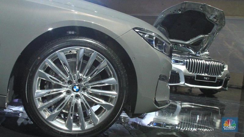 Mobil rakitan di pabrik perakitan Sunter, Jakarta Utara ini hadir dalam dua varian yakni, New BMW 740Li Opulence dan New BMW 730Li Sport.