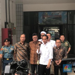 Jokowi Sebut Wiranto Ditusuk dengan Pisau oleh Teroris