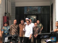 Jokowi Sebut Wiranto Ditusuk dengan Pisau oleh Teroris