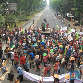 Intip Momen Ratusan Petani Geruduk Istana Jokowi di Jakarta