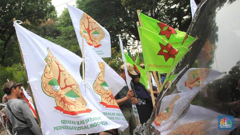 Massa petani berjalan berdemo di depan Istana Negara mulai berdatangan.