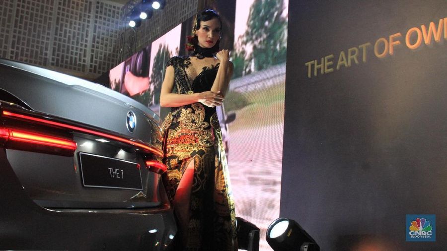 Mobil rakitan di pabrik perakitan Sunter, Jakarta Utara ini hadir dalam dua varian yakni, New BMW 740Li Opulence dan New BMW 730Li Sport.