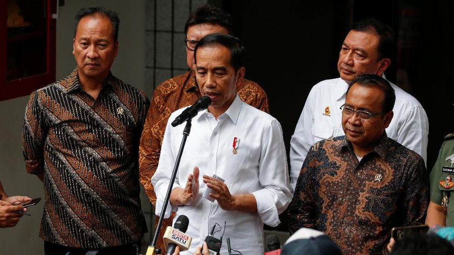 Sejumlah menteri kabinet Presiden Joko Widodo (Jokowi) mendatangi RSPAD Gatot Subroto, Jakarta.