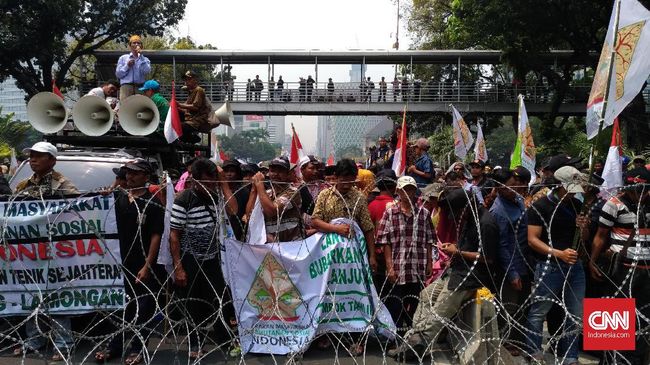 Ratusan Petani Demo, Jalan Menuju Istana Ditutup