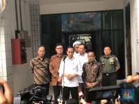 Jokowi Perintahkan Kapolri Cs Usut Tuntas Penusukan Wiranto