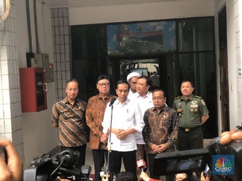 Jokowi Perintahkan Kapolri Cs Usut Tuntas Penusukan Wiranto