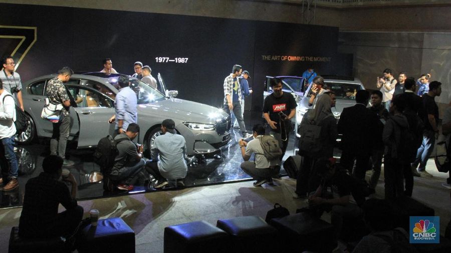 Mobil rakitan di pabrik perakitan Sunter, Jakarta Utara ini hadir dalam dua varian yakni, New BMW 740Li Opulence dan New BMW 730Li Sport.