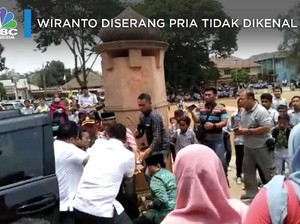 Video: Detik-detik Wiranto Ditusuk Seorang Pria di Banten