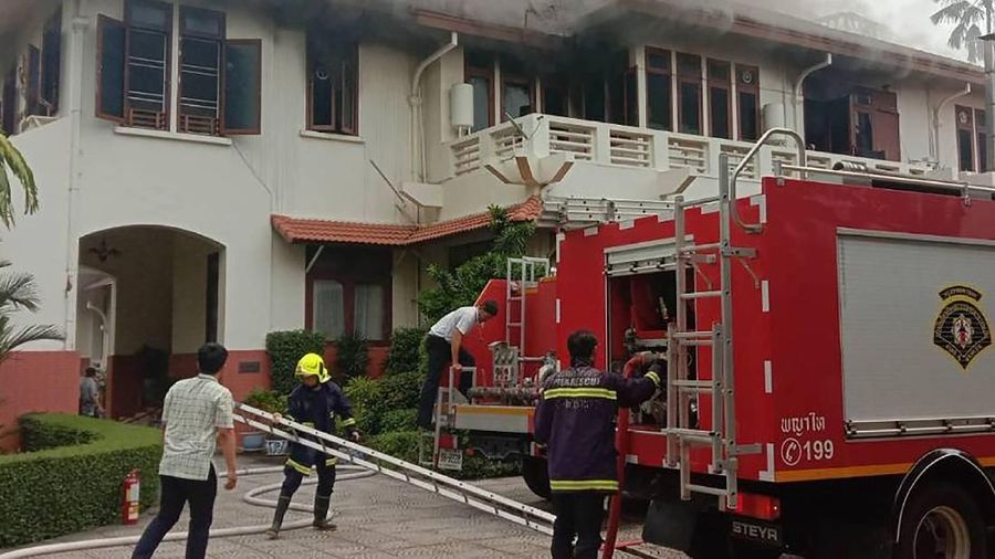 Menurut pejabat di Badan Metropolitan Bangkok, kebakaran terjadi di sebuah gedung berlantai dua yang merupakan rumah hunian.