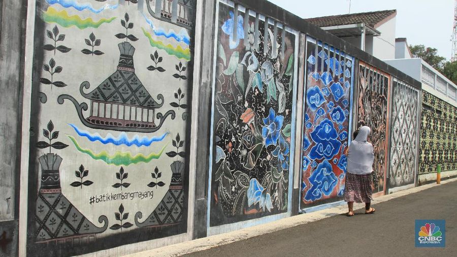 Pada tahun 2017, warga Jalan Mayang RT 02 RW XI Larangan Selatan, Kota Tangerang tersebut mendeklarasikan menjadi Kampung batik Kembang Mayang.