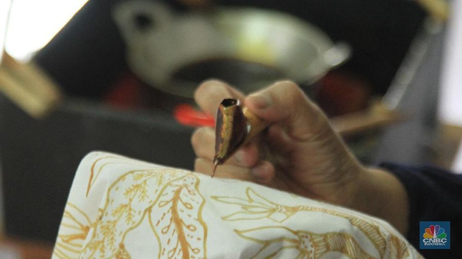 Pada tahun 2017, warga Jalan Mayang RT 02 RW XI Larangan Selatan, Kota Tangerang tersebut mendeklarasikan menjadi Kampung batik Kembang Mayang.