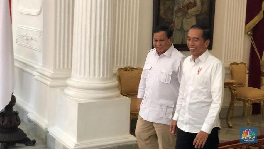 Presiden Joko Widodo (Jokowi) menerima kedatangan Ketua Umum Partai Gerindra Prabowo Subianto di Istana Merdeka